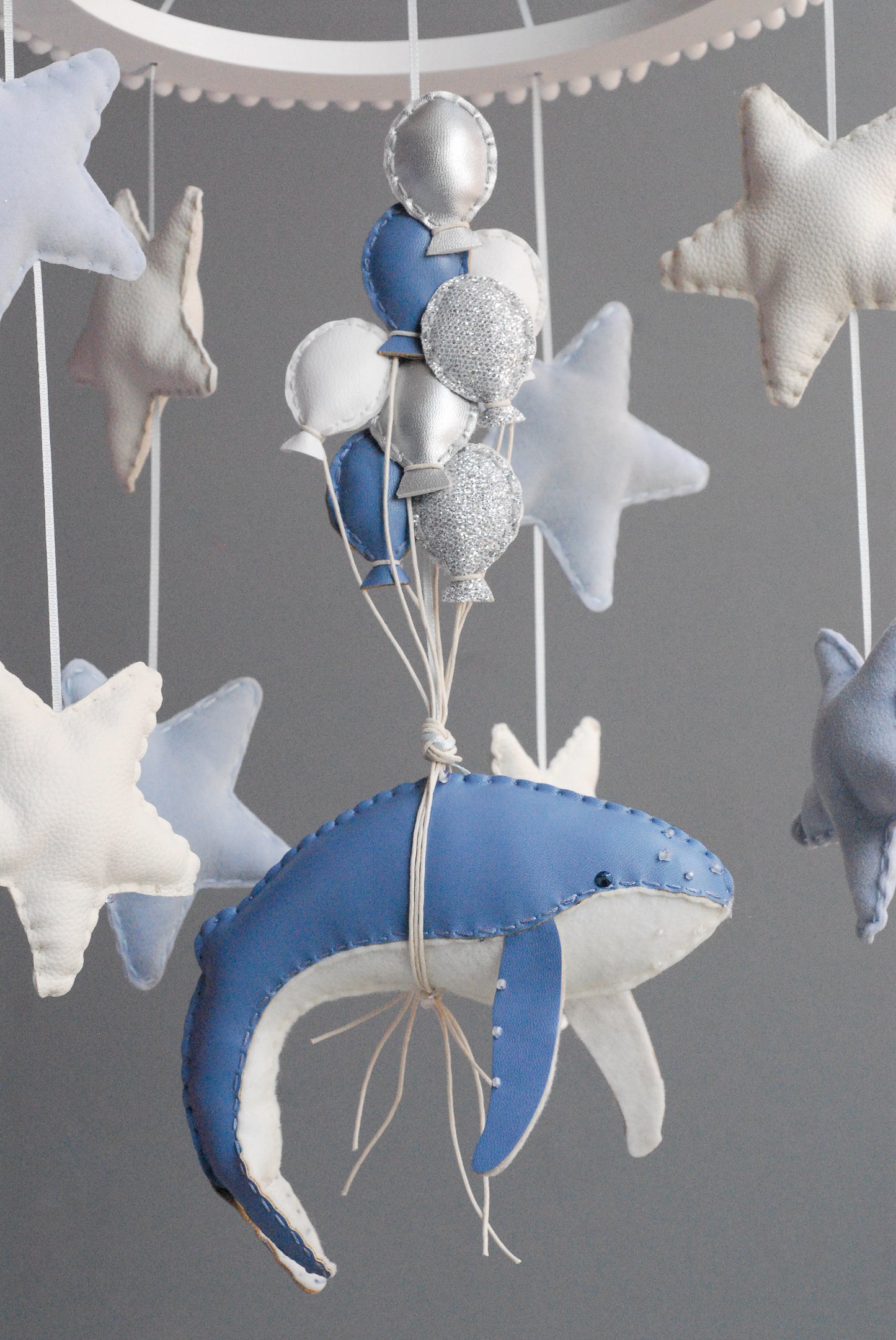 Móvil MrFox ballena con globos azul