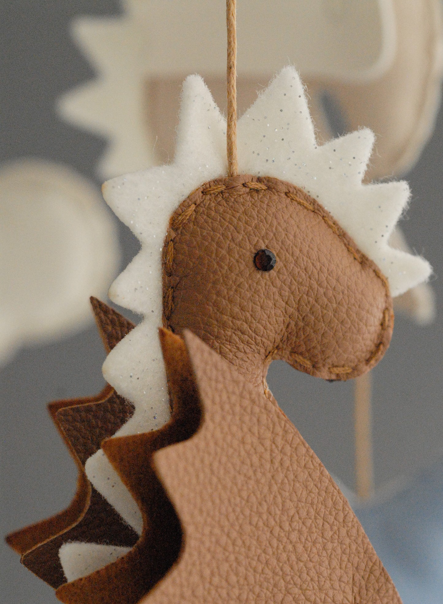 Móvil MrFox dragones invierno