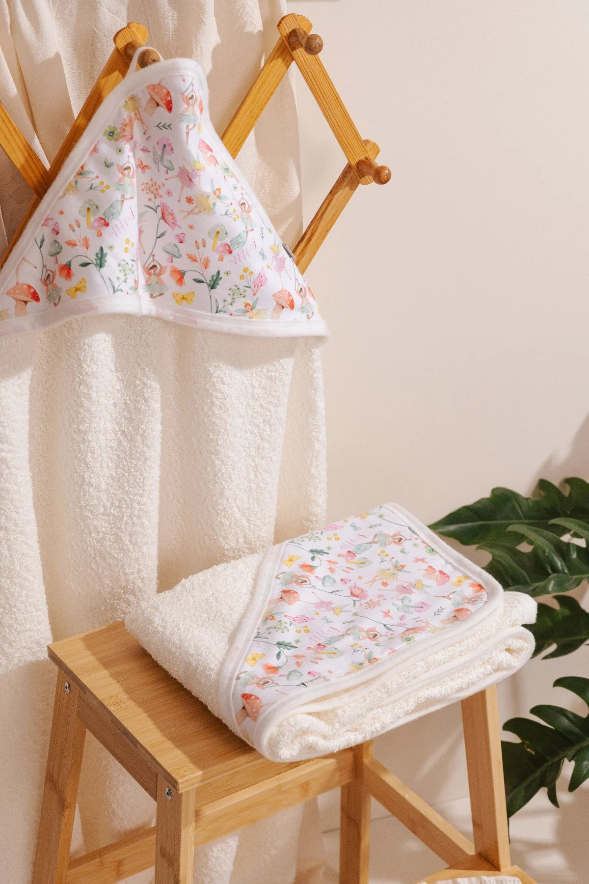 TOALLA CAPUCHA BEIGE HADAS