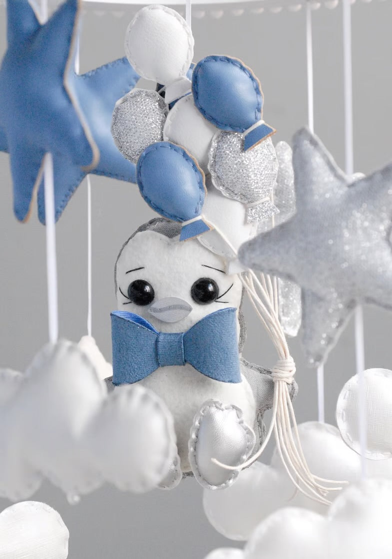 Movil pingüino con globos “ Llévame hacia las estrellas”