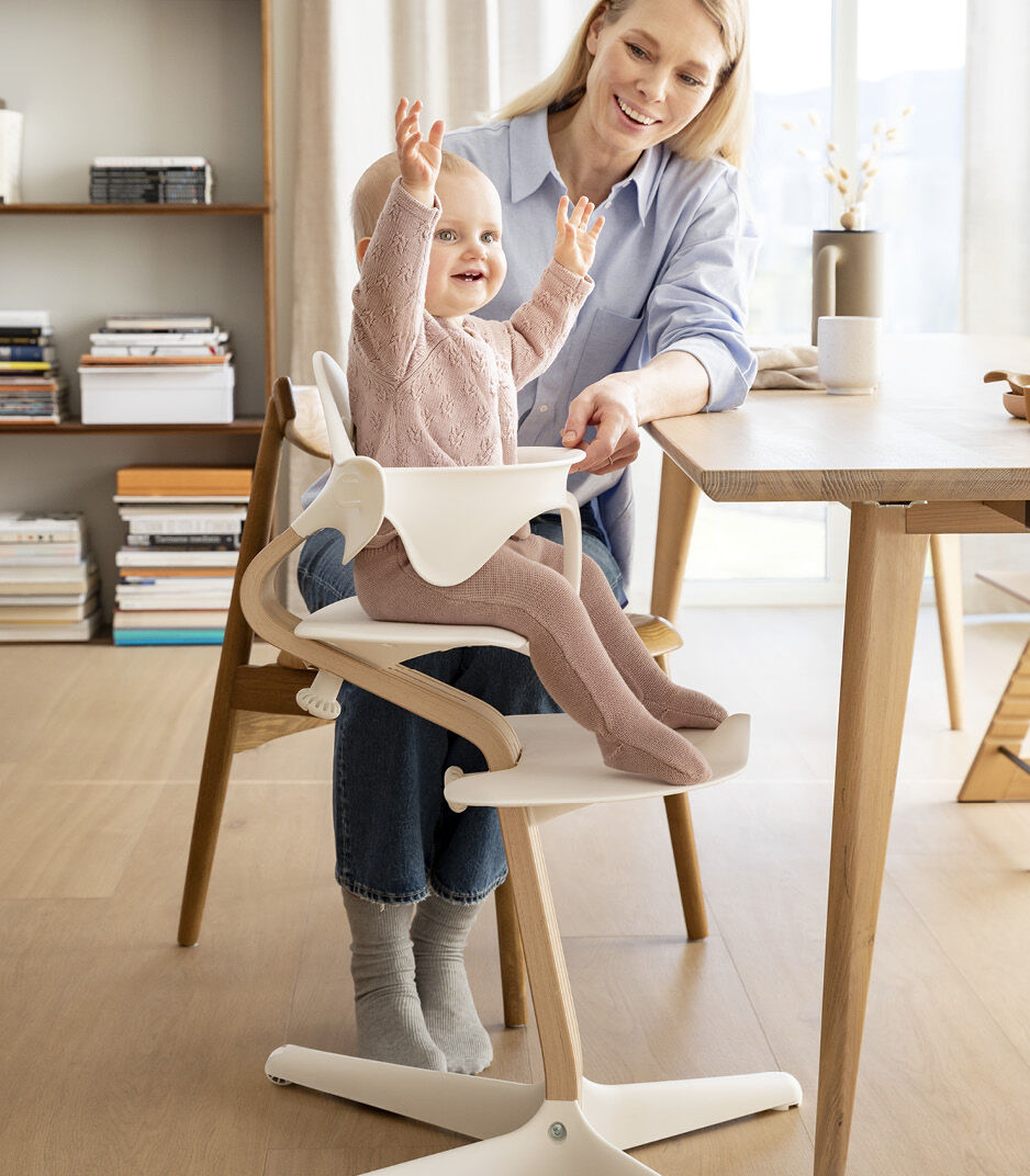 Combo Silla Stokke Nomi Natural Blanca + BabySet + Bandeja + Arnes