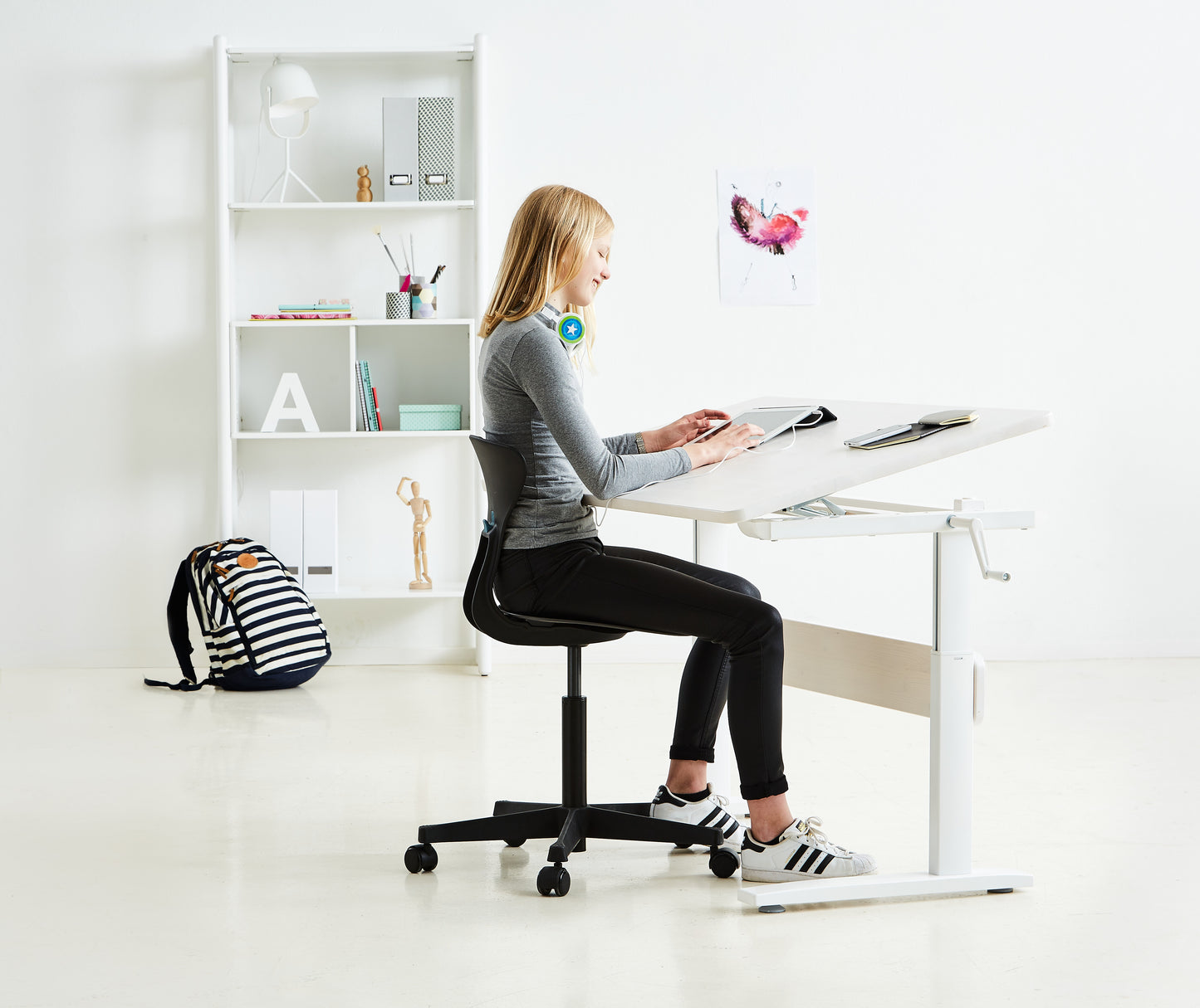Escritorio EVO, metalico con altura e inclinacion ajustable