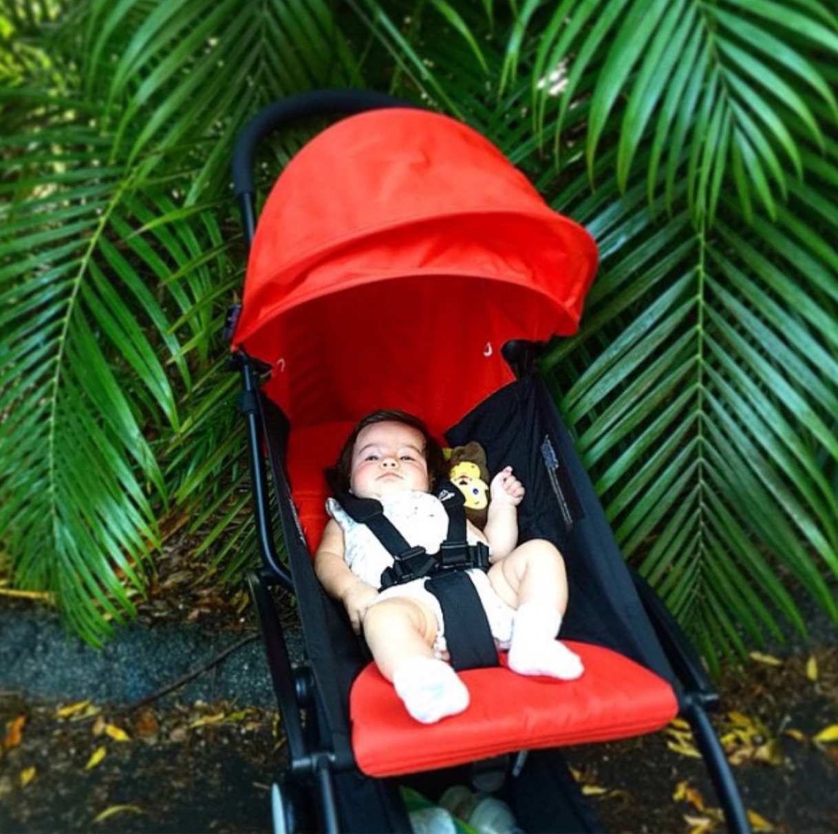 Coche BABYZEN™ YOYO² 6+ Negro/Rojo