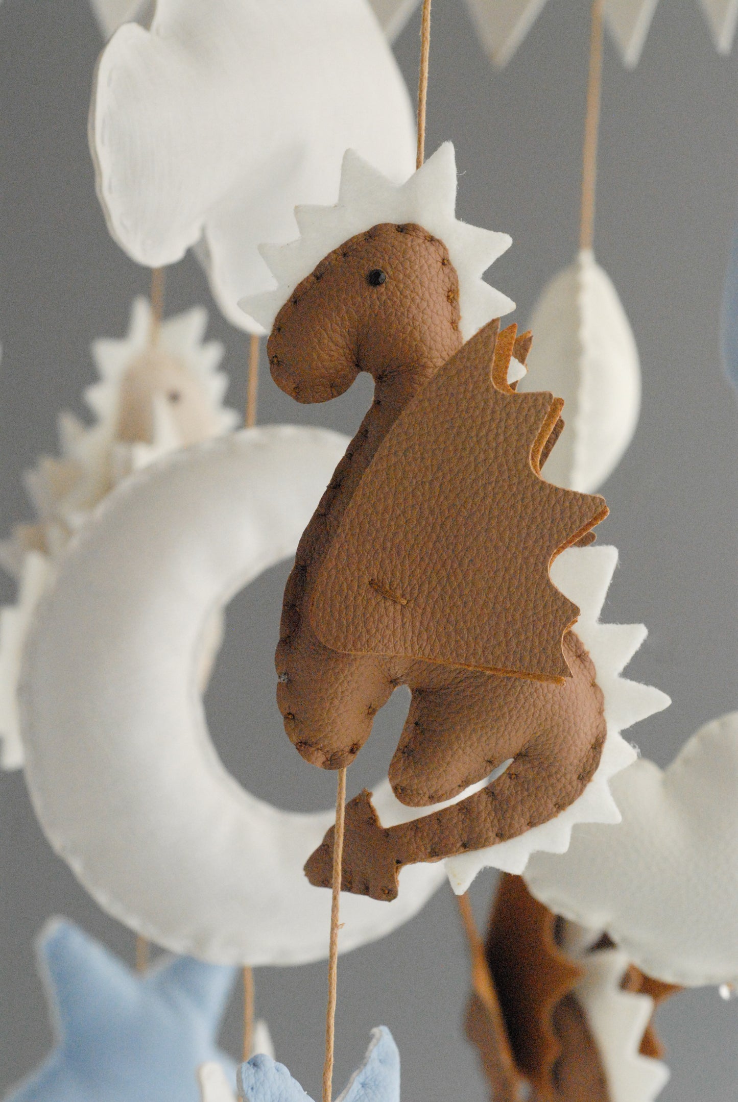 Móvil MrFox dragones invierno