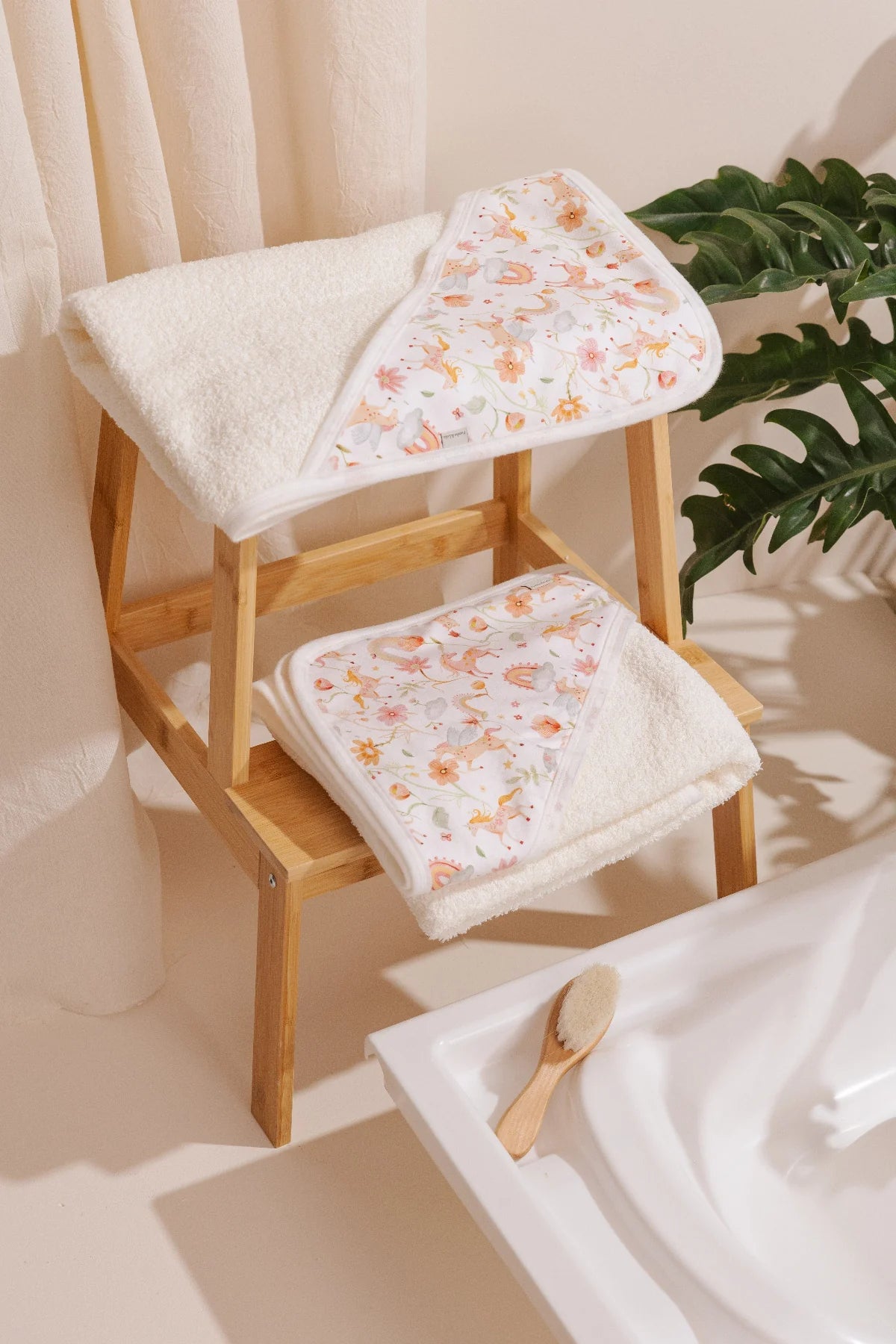 TOALLA CAPUCHA BEIGE JARDIN MAGICO