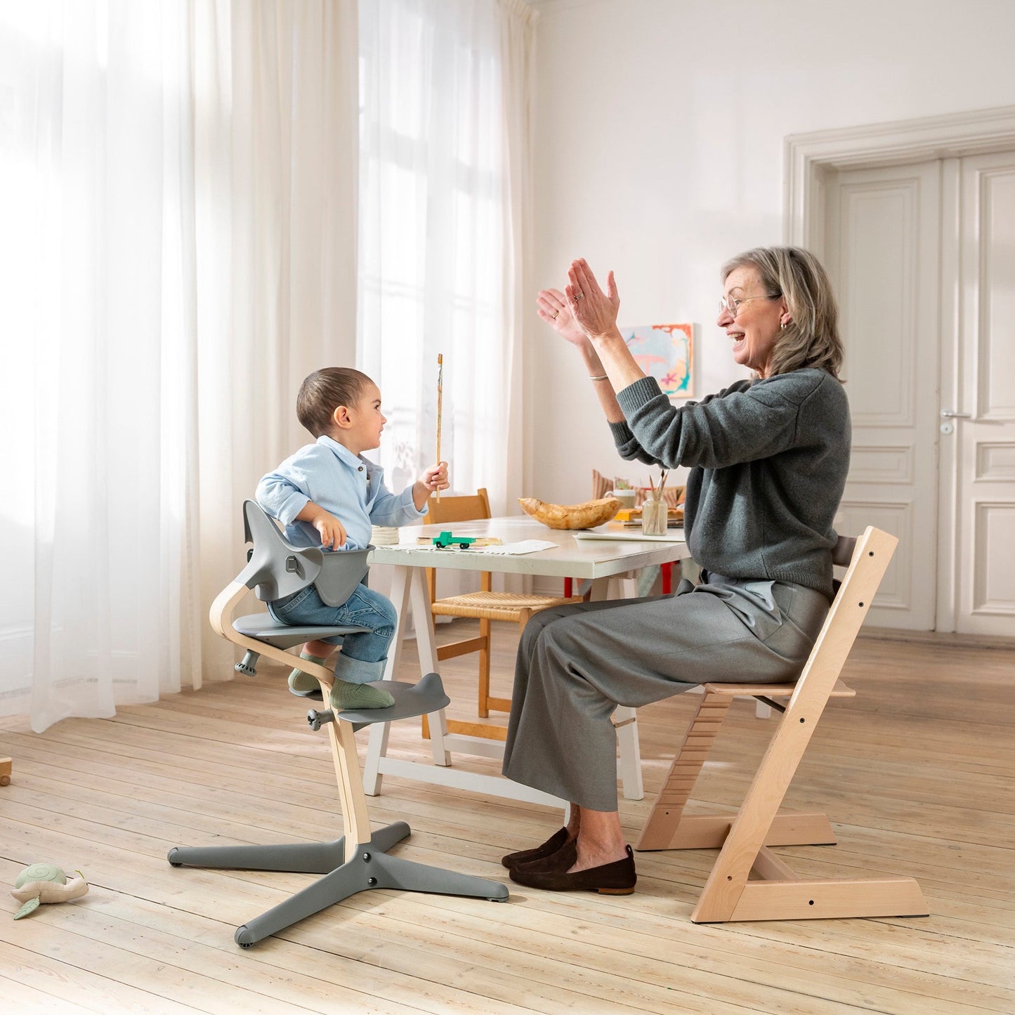 Silla Stokke Nomi Natural Gris