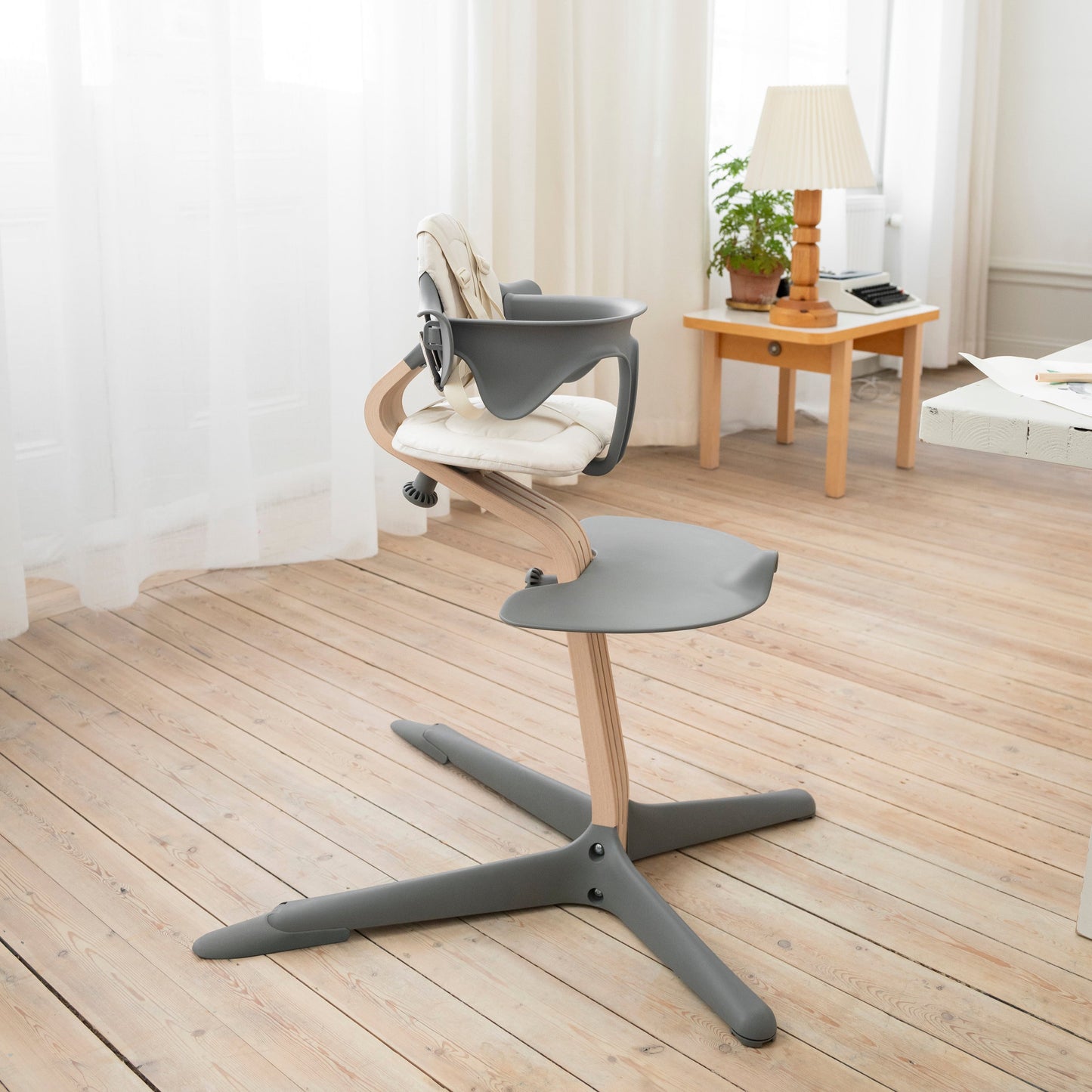 Silla Stokke Nomi Natural Gris