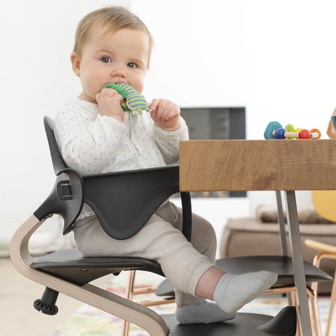 Combo Silla Stokke Nomi Natural Anthracite + BabySet Gris Anthracite + Arnes