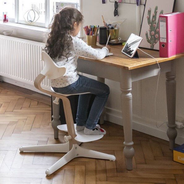 Silla Stokke Nomi Natural Gris