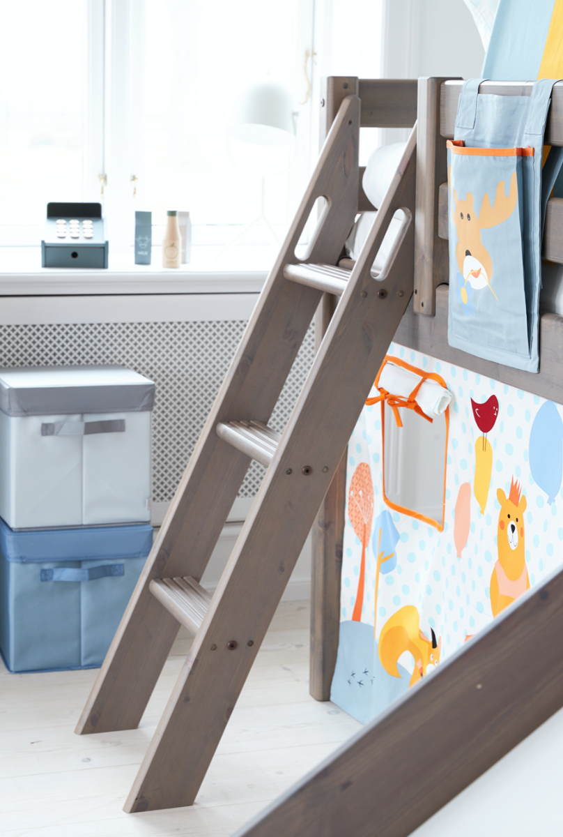 El tobogán infantil se puede utilizar con camas, escaleras, mesitas de  noche y escaleras. El tobogán simple familiar es adecuado para uso en