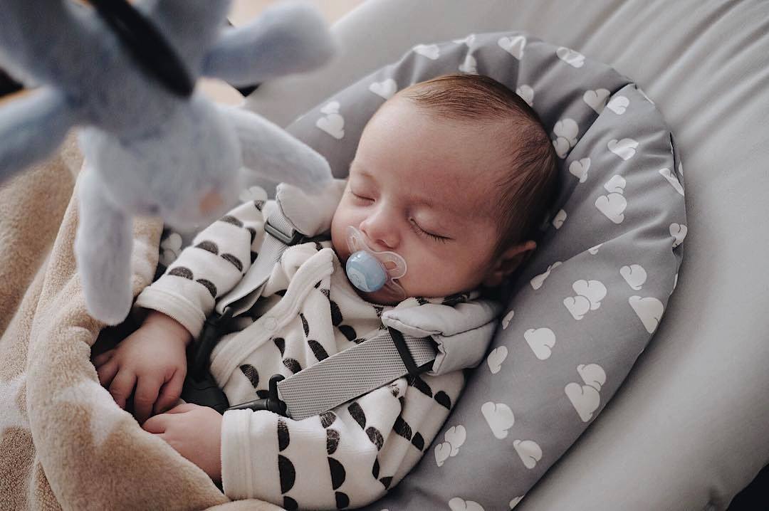 Bouncer Stokke® Steps™ Nubes Gris